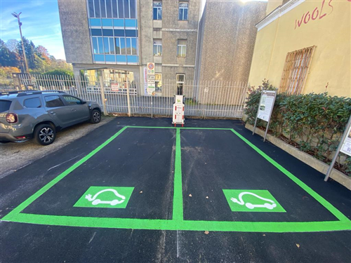 Colonnina ricarica veicoli elettrici be-charge
